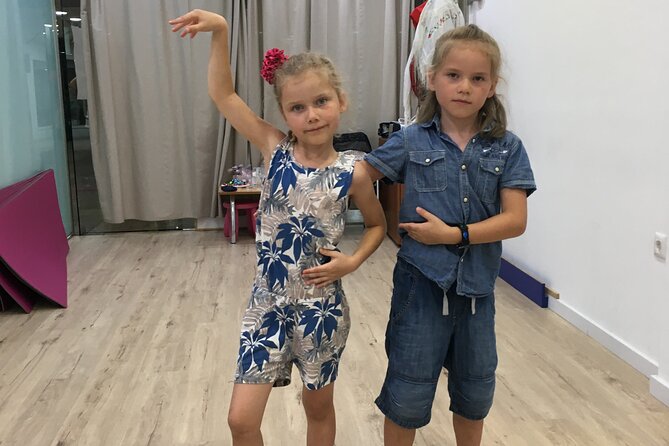 45 minutes flamenco dance class for family in Málaga - A Family-First Flamenco Moment in Málaga