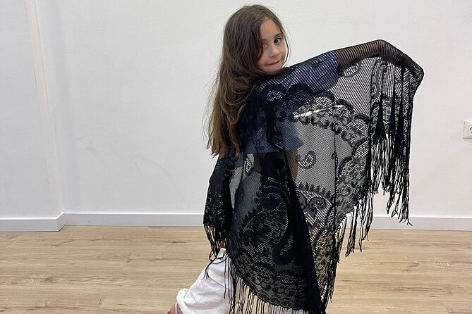 45 minutes flamenco dance class for family in Málaga - Props That Make Flamenco Click: Shawl, Fan, and More