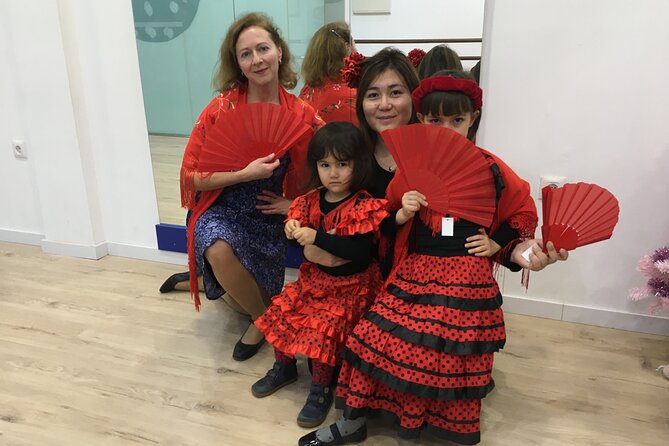 45 minutes flamenco dance class for family in Málaga - English-Spanish Teaching and a Small Group That Actually Helps