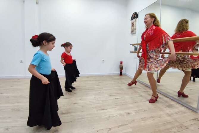 45 minutes flamenco dance class for family in Málaga - Who This Class Fits Best (and a Quick Heads-Up)