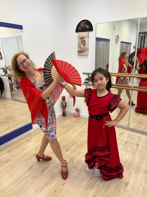 45 minutes flamenco dance class for family in Málaga - Should You Book This Family Flamenco Class in Málaga?