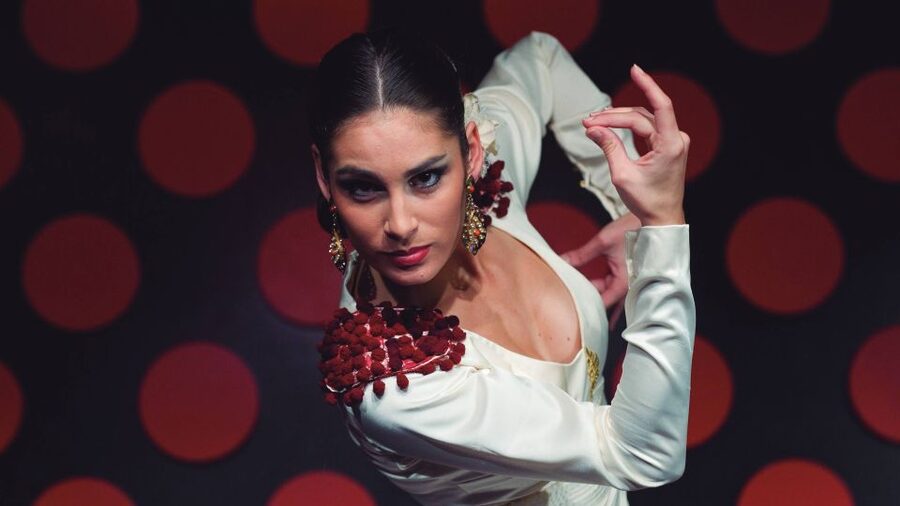 Barcelona: 4-Hour Tapas Evening Tour and Flamenco Show - Timing and Group Size: A Calm Evening, Not a Marathon
