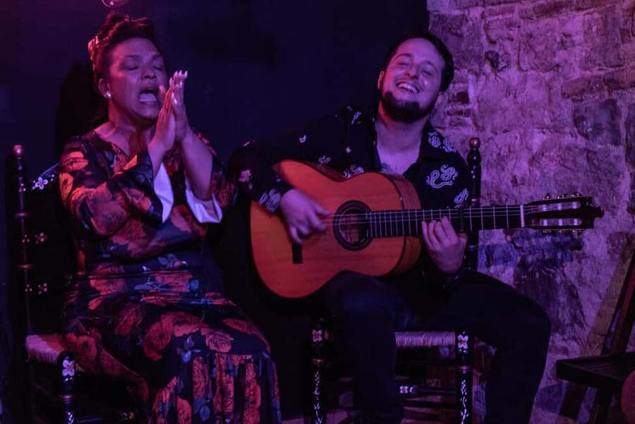 Barcelona: Espectáculo de Flamenco íntimo en Las Brujas - Price and Value: Why Around $23 Makes Sense Here