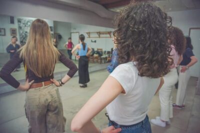 Barcelona: Flamenco Class Experience - The 60-minute plan: claps, arms, and footwork you can actually practice