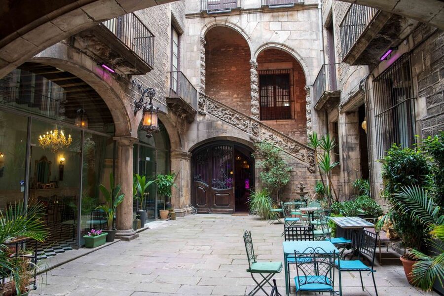 Barcelona: Flamenco Show at Palau Dalmases - Inside the Tablao: What the 50–55 Minutes Feels Like