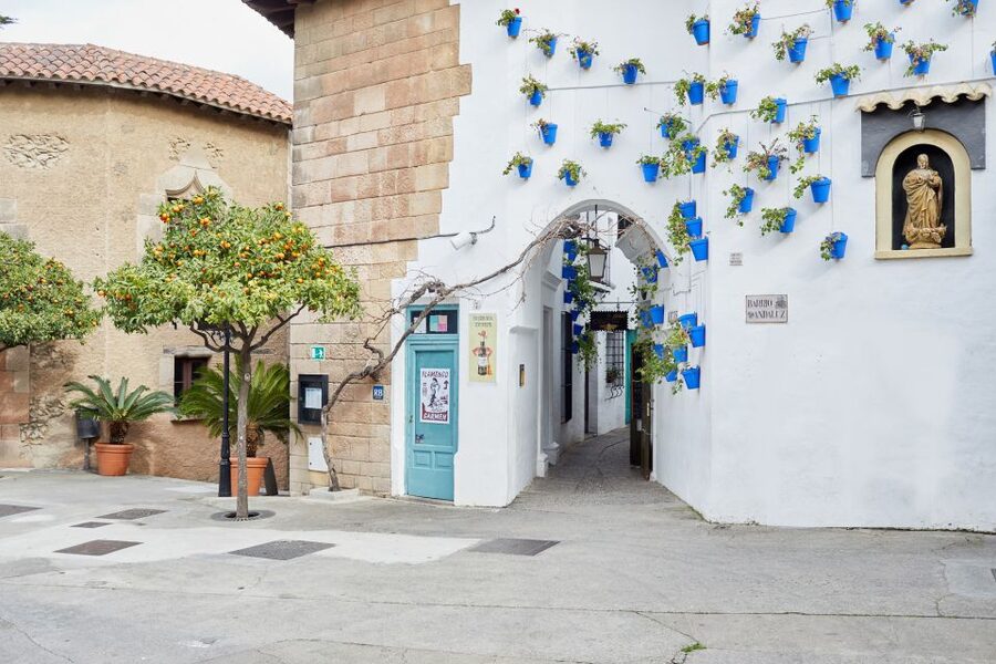 Barcelona: Flamenco Show with Dinner at Tablao de Carmen - Dinner at Tablao de Carmen: an Andalusian-feeling meal that supports the show