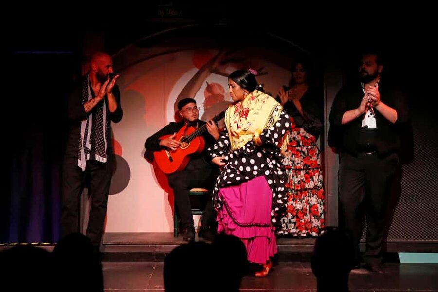 Barcelona: Flamenco Show with Drink Option at La Rambla - What happens during the performance (and the photo rule you must follow)