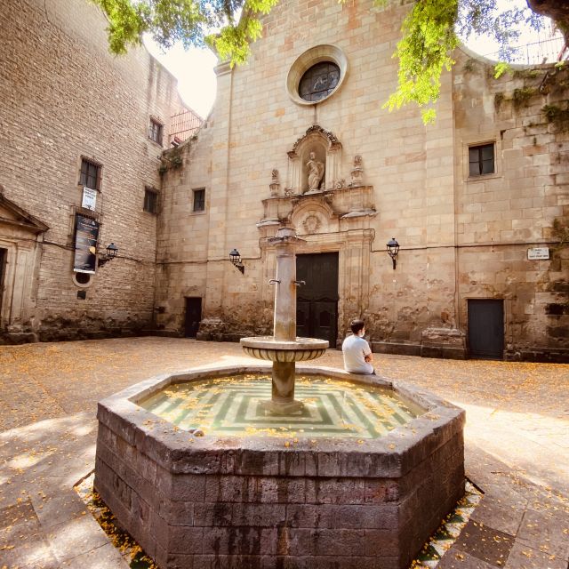 Barcelona: Gothic Quarter and Flamenco Show (Small Group) - The Two-Hour Gothic Quarter Walk: Squares, Power, and Details You Can Notice