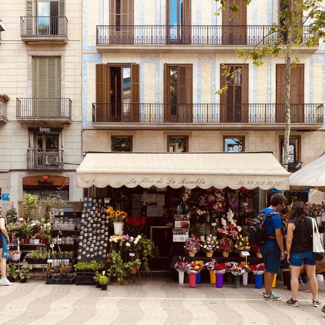 Barcelona: Gothic Quarter and Flamenco Show (Small Group) - Places That Feel Alive: How the Walk Builds From Stone to Story