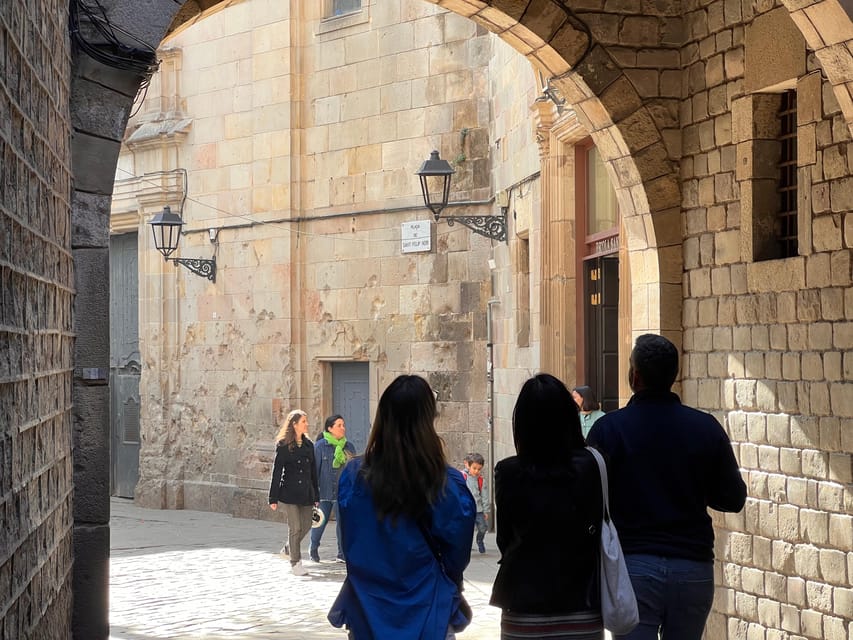 Barcelona: Gothic Quarter Guided Tour with Flamenco & Tapas - The guided walk through Barcelona’s major Gothic squares