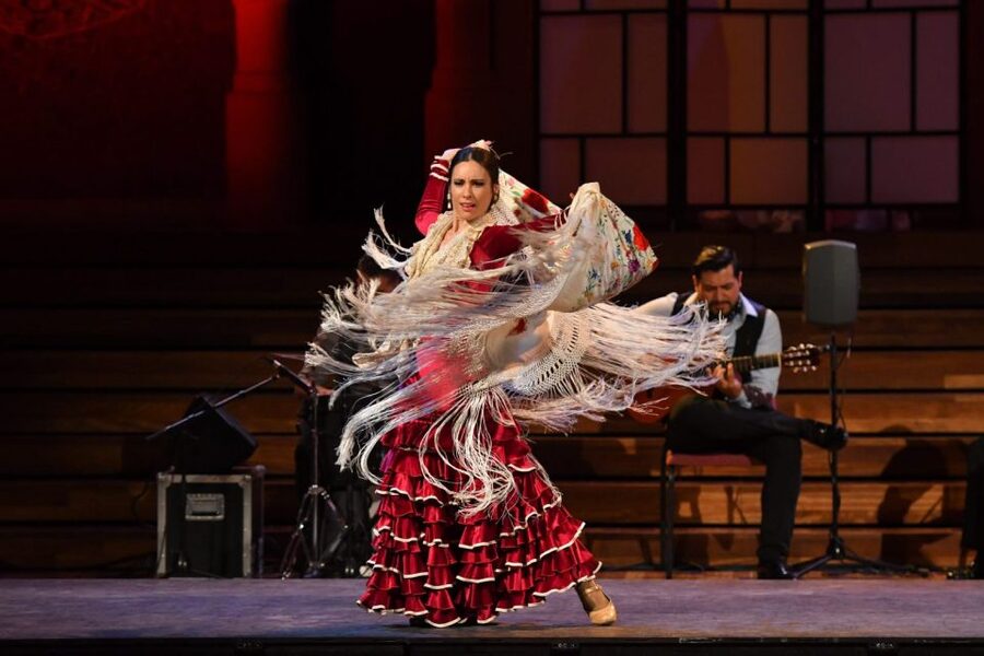 Barcelona: Gran Gala Flamenco Show Entry Ticket - The Music and Talent: Juan Gómez Chicuelo and the Guitar-Led Sound