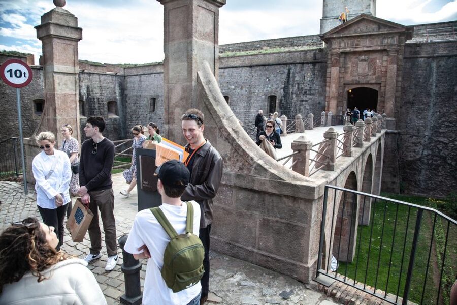 Barcelona: Montjuïc Walking Tour With Optional Flamenco Show - Flamenco Show Upgrade at El Paraigua: A Proper Nightcap of Culture