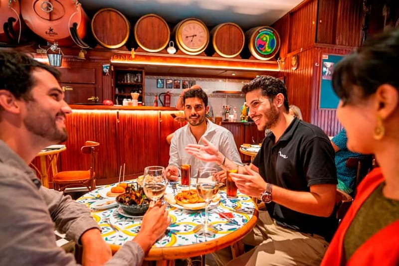 Barcelona: Private Tapas & Wine with Flamenco Show Old Town - A private Barcelona night: tapas, medieval streets, and flamenco