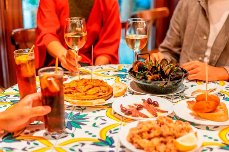Barcelona: Private Tapas & Wine with Flamenco Show Old Town - Getting oriented in El Born: from Palau de la Música to medieval lanes