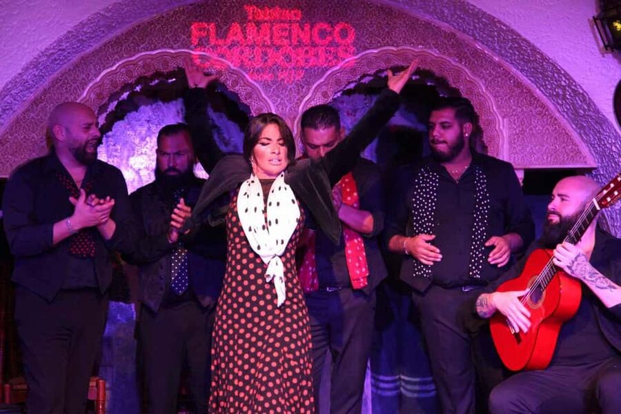 Barcelona: Tablao Flamenco Cordobes Show and Drink in Rambla - The included drink: how it fits your evening