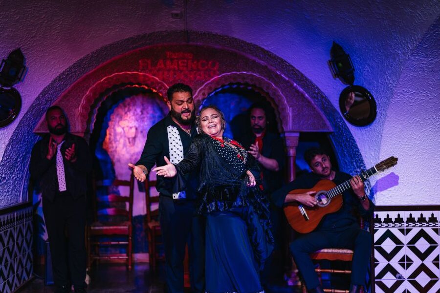 Barcelona: Tablao Flamenco Cordobes with Food/Drink Options - Tips to Get the Best Seat and Best Atmosphere
