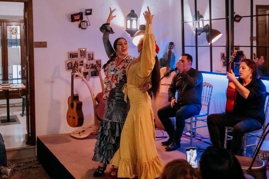 Córdoba: Tablao Flamenco at Doble de Cepa with Optional Meal - Taberna Doble de Cepa: flamenco in the Judería, not a distant theater