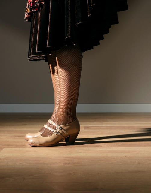 Flamenco Dance Lesson: 60-Minute Class in Seville - Practical Tips: Shoes, the Optional Flower, and What to Ask For