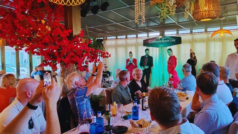 Fuengirola: Flamenco Show at Tipi Tapa Restaurant near Mijas - Tipi Tapa in Fuengirola: why the seating level is the real star