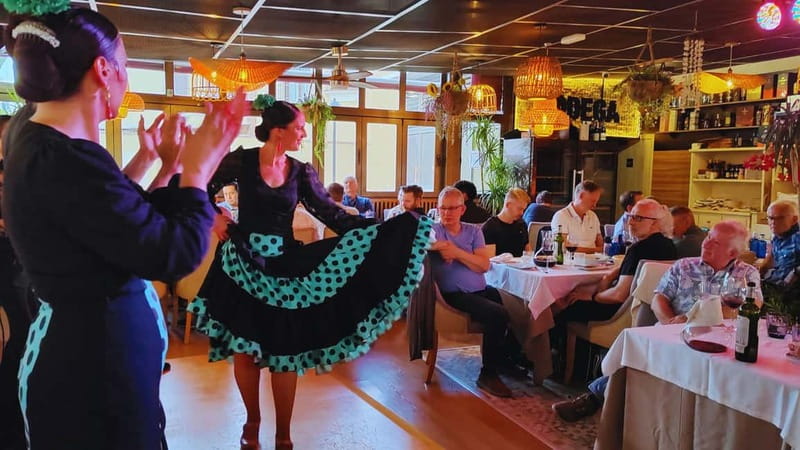 Fuengirola: Flamenco Show at Tipi Tapa Restaurant near Mijas - What “neurosensory” staging means when you’re sitting near the action