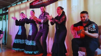 Fuengirola: Flamenco Show at Tipi Tapa Restaurant near Mijas - The one-hour flamenco lineup: guitars, singing, cajón, and dance together