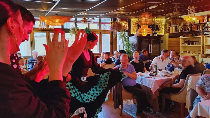 Fuengirola: Flamenco Show at Tipi Tapa Restaurant near Mijas - The finale: when you join the artists on stage