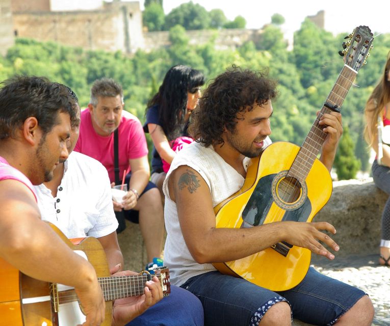 Granada: Albaicín & Sacromonte Walking Tour & Flamenco Show - Where it starts near Plaza Nueva (and how to avoid stress)
