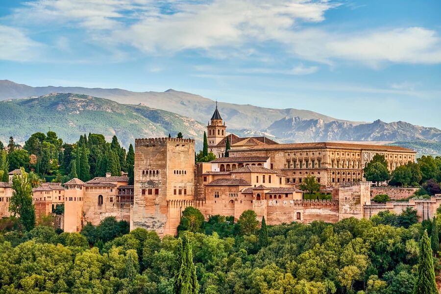 Granada: Alhambra Guided Tour and Flamenco Show - Your Granada break: how to use the waiting time well