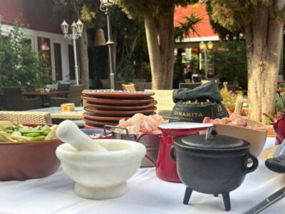 Granada: Dinner with Paella on a Terrace in the Albayzín and Live Flamenco - The Carmen Garden Dinner: What the Setting Adds