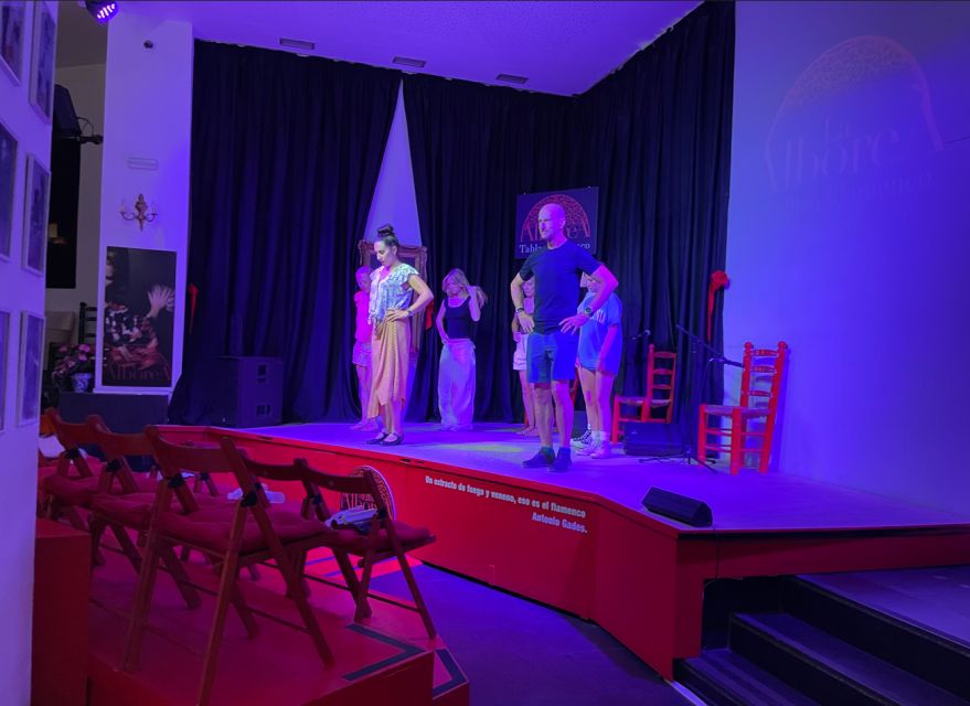 Granada: Flamenco Class with the Cast of Tablao La Alboreá - The 1-hour class: what you’ll actually do