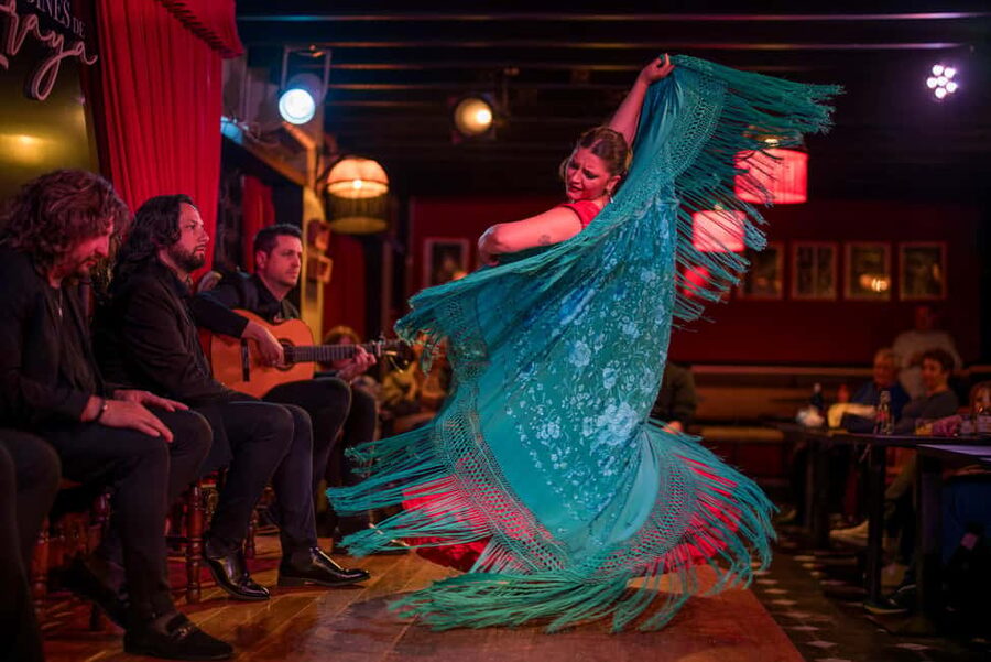Granada: Flamenco Show with Dinner at Jardines de Zoraya - Key things worth knowing before you go