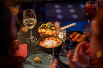Granada: Flamenco Show with Dinner at Jardines de Zoraya - Where you’ll eat and watch: Albaycín, near San Nicolás