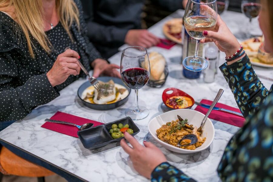 Malaga: Show and Food at Alegría Flamenco and Restaurant - Lounge or Restaurant: Choosing the Right Spot for Views