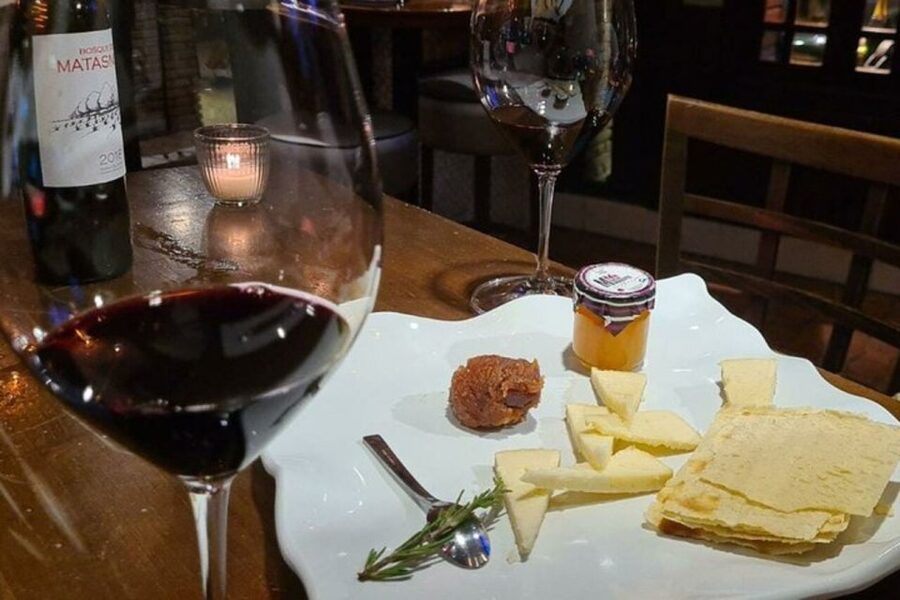 Seville: Flamenco Show and Tapas in Triana Private Tour - The professional flamenco show: why a tablao matters