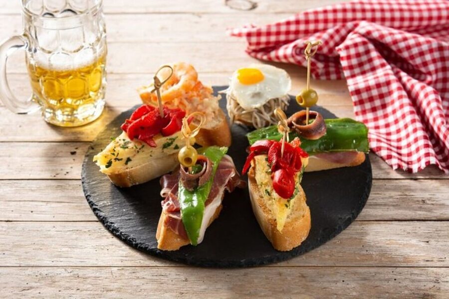 Seville: Flamenco Show and Tapas in Triana Private Tour - The tapas crawl across 3 to 4 taverns (with 4 drinks)