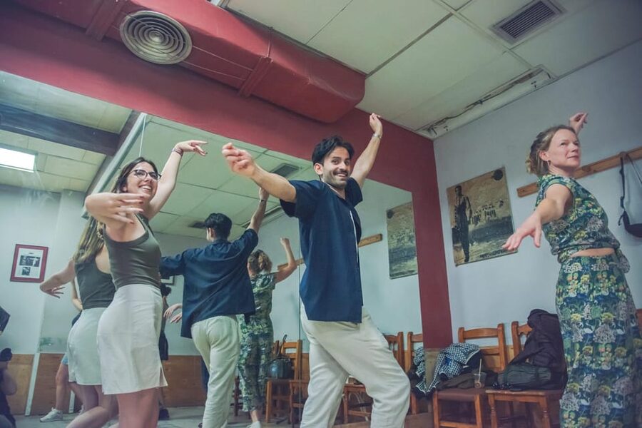 Valencia: Flamenco Class Experience - Flamenco Basics in One Hour at Fuente Luminosa